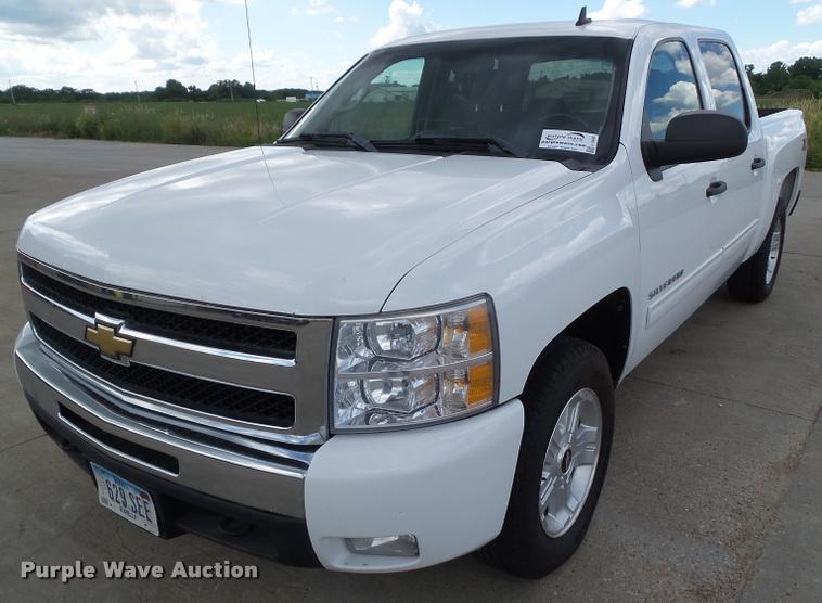 image for item L5608 2011 Chevrolet Silverado 1500 LT Crew Cab pickup truck