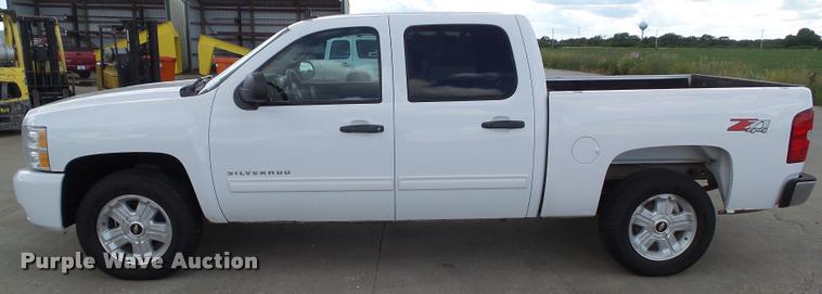 image for item L5608 2011 Chevrolet Silverado 1500 LT Crew Cab pickup truck