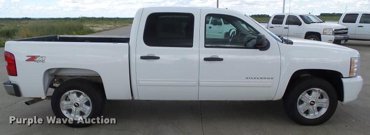 image for item L5608 2011 Chevrolet Silverado 1500 LT Crew Cab pickup truck