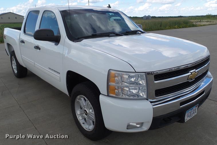 image for item L5608 2011 Chevrolet Silverado 1500 LT Crew Cab pickup truck