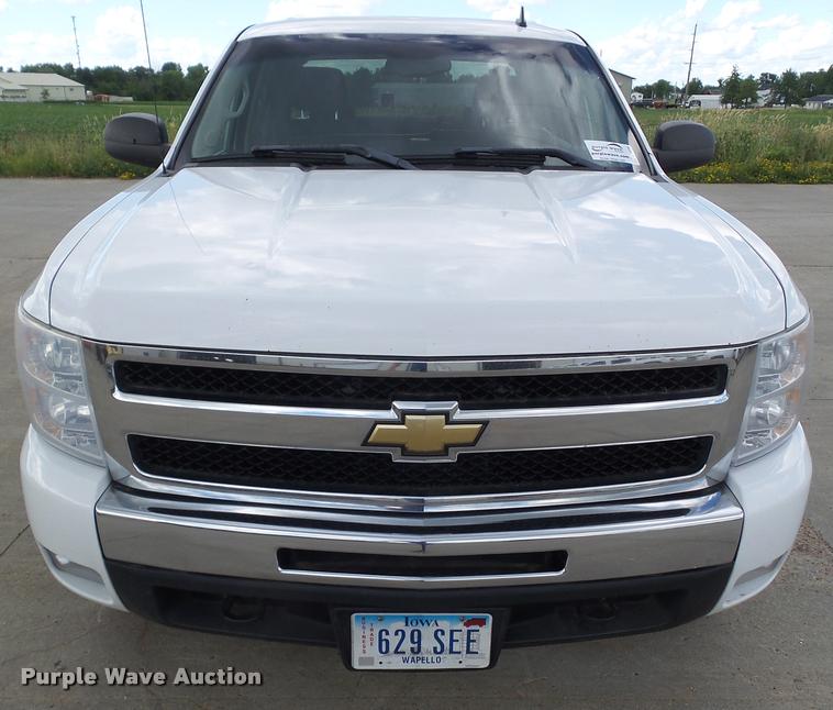 image for item L5608 2011 Chevrolet Silverado 1500 LT Crew Cab pickup truck