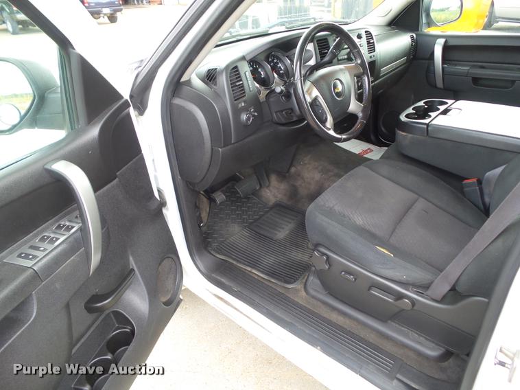 image for item L5608 2011 Chevrolet Silverado 1500 LT Crew Cab pickup truck