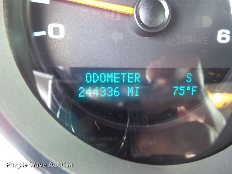 image for item L5608 2011 Chevrolet Silverado 1500 LT Crew Cab pickup truck