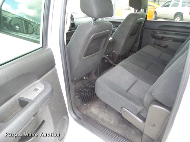 image for item L5608 2011 Chevrolet Silverado 1500 LT Crew Cab pickup truck