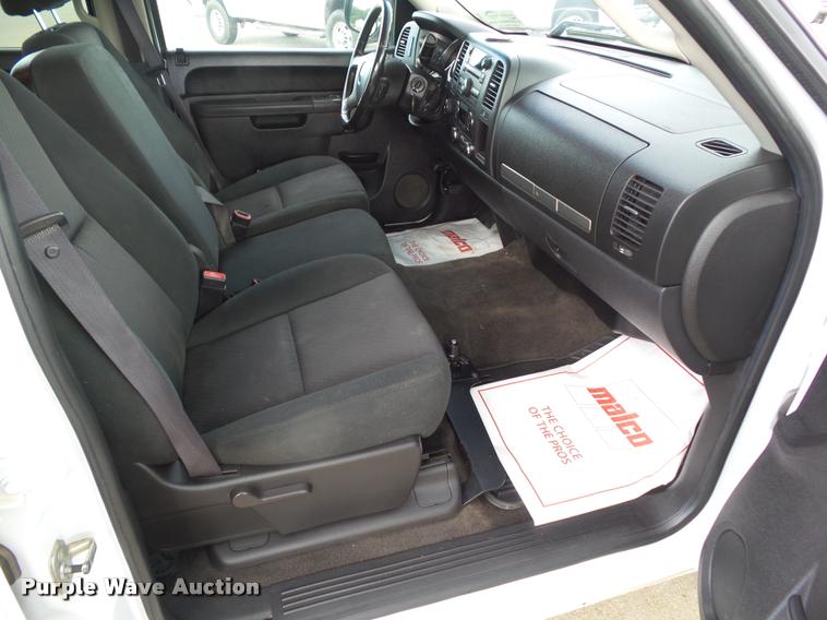 image for item L5608 2011 Chevrolet Silverado 1500 LT Crew Cab pickup truck