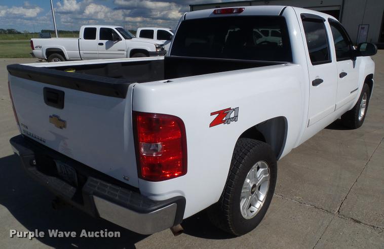image for item L5609 2008 Chevrolet Silverado 1500 Crew Cab pickup truck