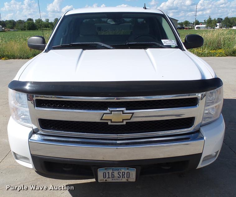 image for item L5609 2008 Chevrolet Silverado 1500 Crew Cab pickup truck