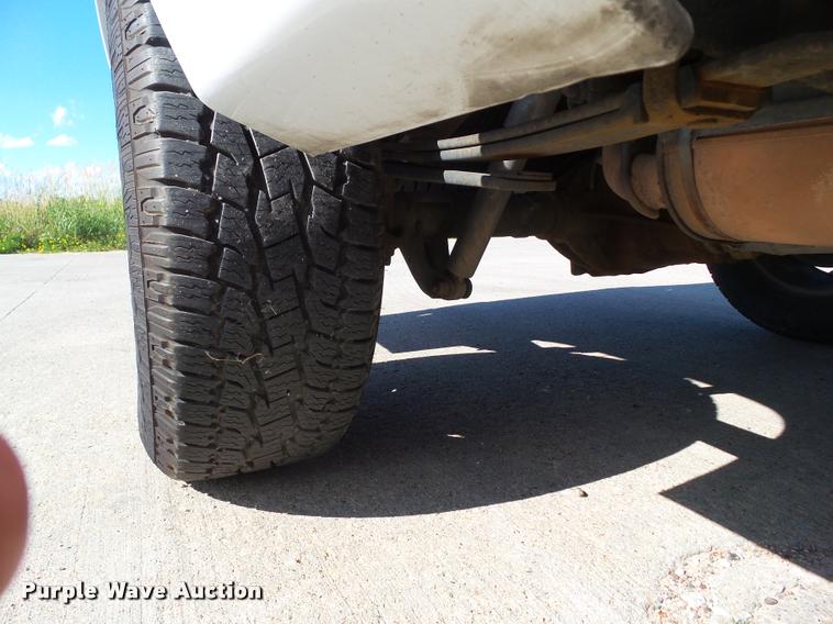 image for item L5609 2008 Chevrolet Silverado 1500 Crew Cab pickup truck