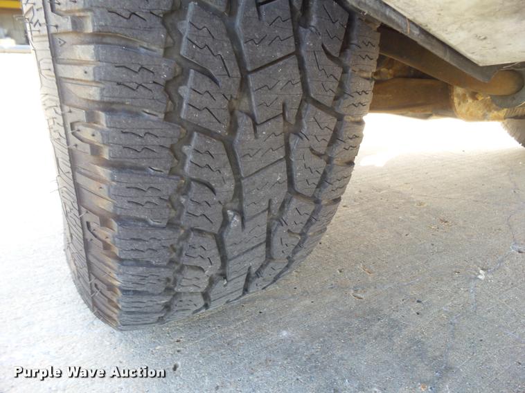 image for item L5609 2008 Chevrolet Silverado 1500 Crew Cab pickup truck