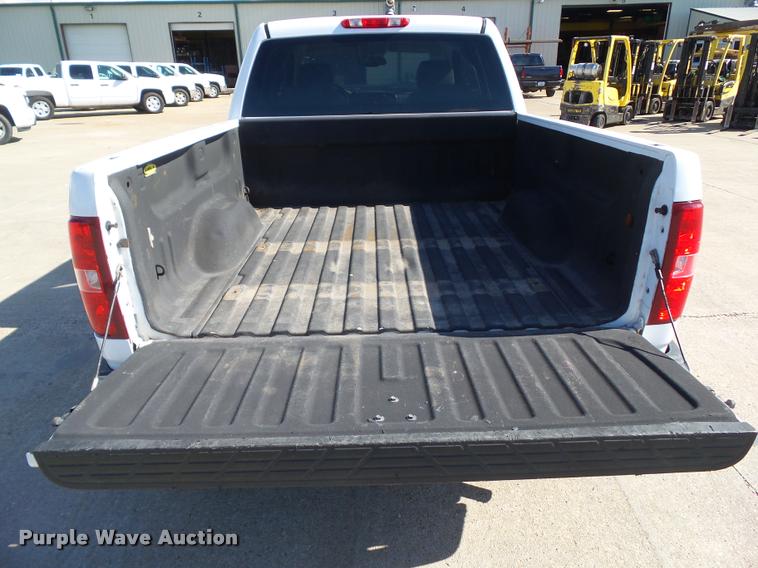 image for item L5609 2008 Chevrolet Silverado 1500 Crew Cab pickup truck