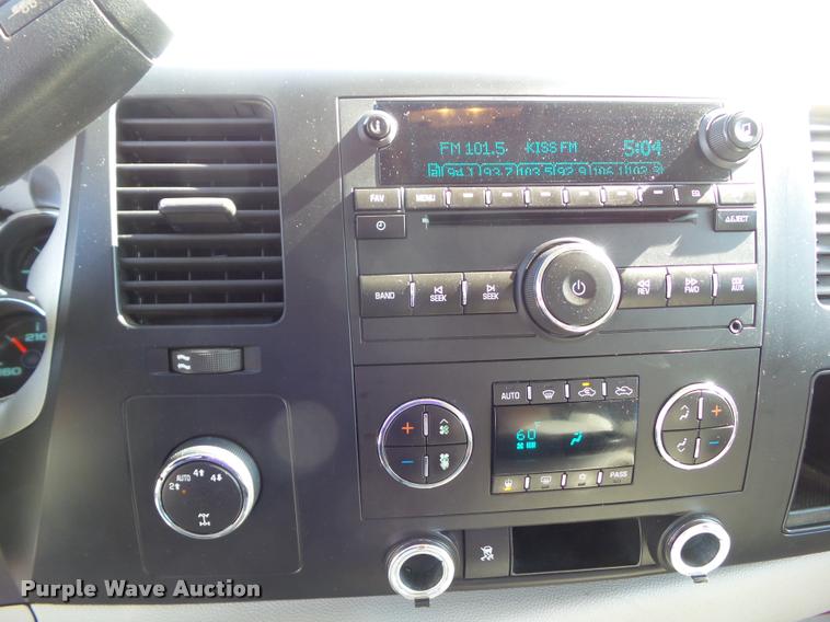 image for item L5609 2008 Chevrolet Silverado 1500 Crew Cab pickup truck