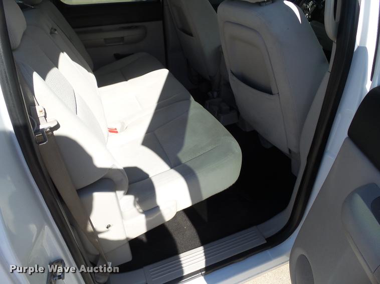 image for item L5609 2008 Chevrolet Silverado 1500 Crew Cab pickup truck