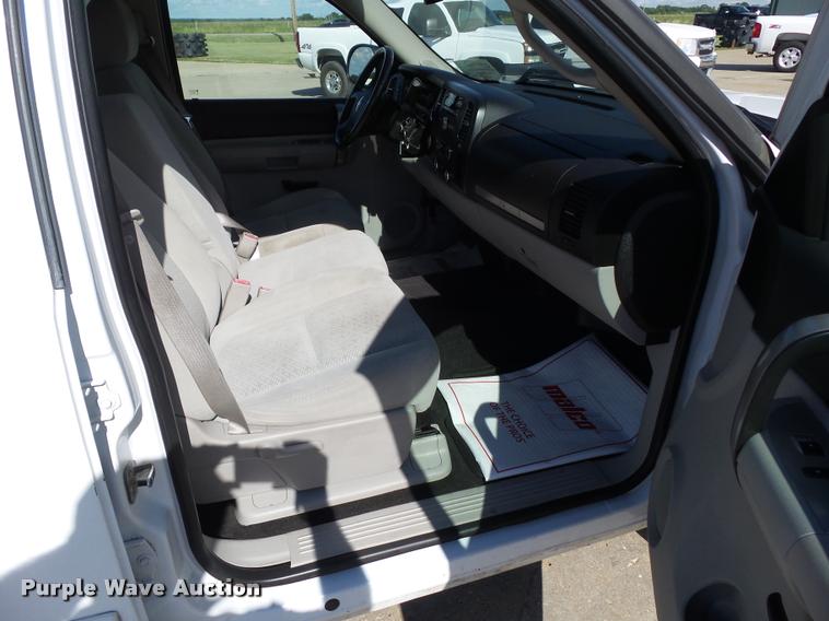 image for item L5609 2008 Chevrolet Silverado 1500 Crew Cab pickup truck