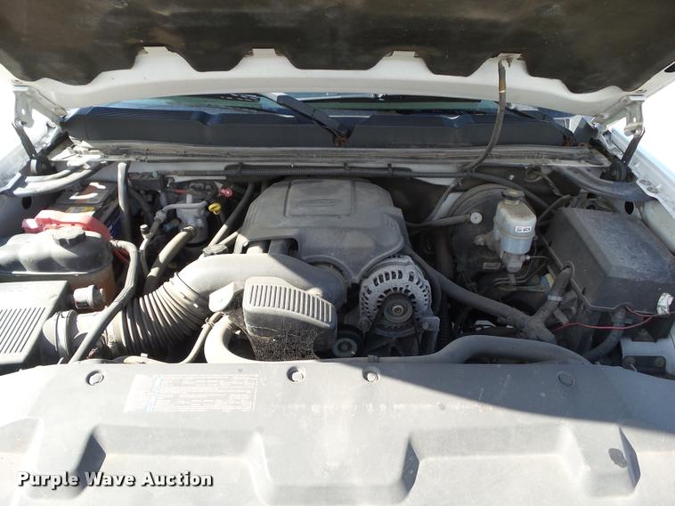 image for item L5609 2008 Chevrolet Silverado 1500 Crew Cab pickup truck