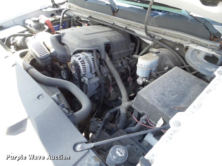 image for item L5609 2008 Chevrolet Silverado 1500 Crew Cab pickup truck