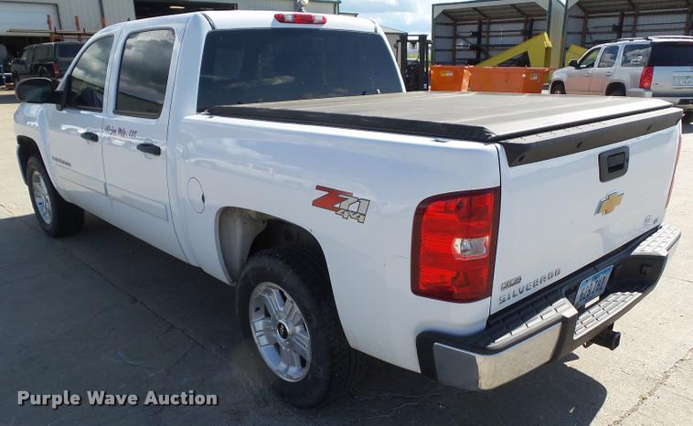 image for item L5610 2008 Chevrolet Silverado 1500 Crew Cab pickup truck