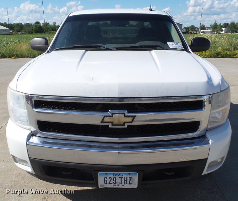 image for item L5610 2008 Chevrolet Silverado 1500 Crew Cab pickup truck