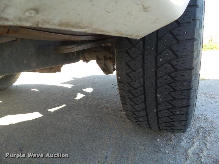 image for item L5610 2008 Chevrolet Silverado 1500 Crew Cab pickup truck