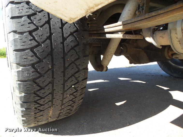 image for item L5610 2008 Chevrolet Silverado 1500 Crew Cab pickup truck