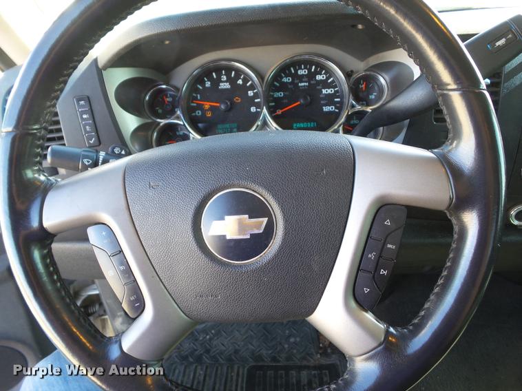 image for item L5610 2008 Chevrolet Silverado 1500 Crew Cab pickup truck