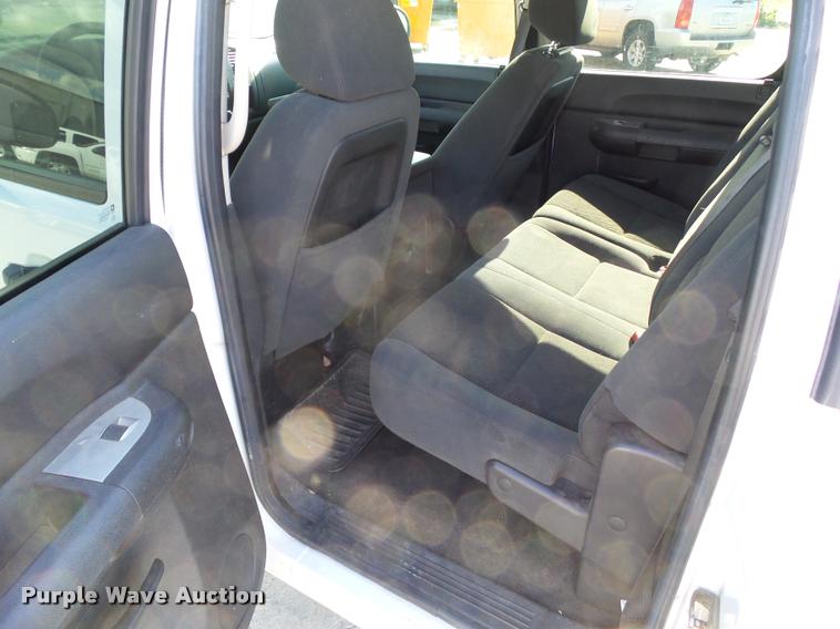 image for item L5610 2008 Chevrolet Silverado 1500 Crew Cab pickup truck
