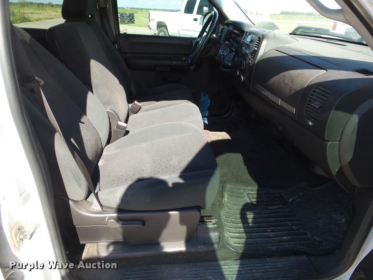 image for item L5610 2008 Chevrolet Silverado 1500 Crew Cab pickup truck