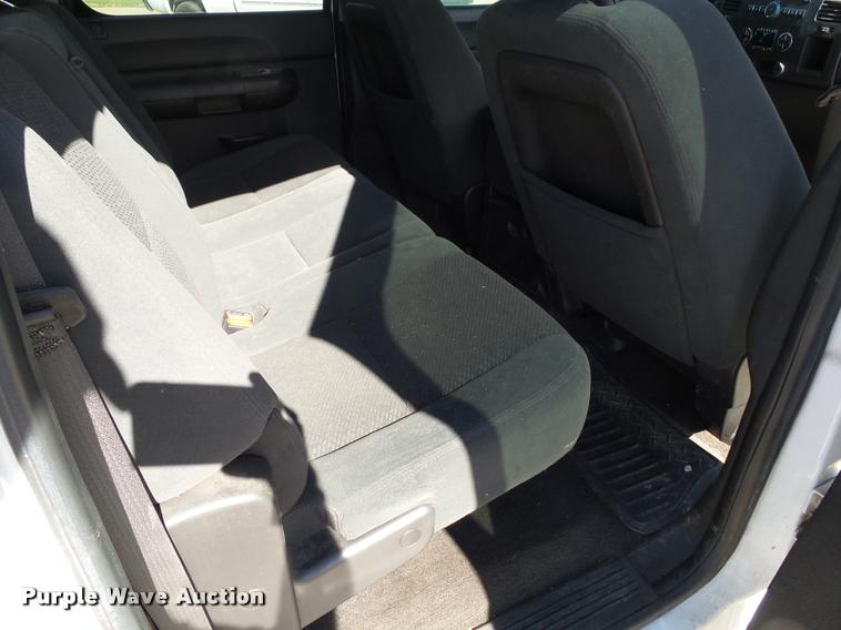 image for item L5610 2008 Chevrolet Silverado 1500 Crew Cab pickup truck