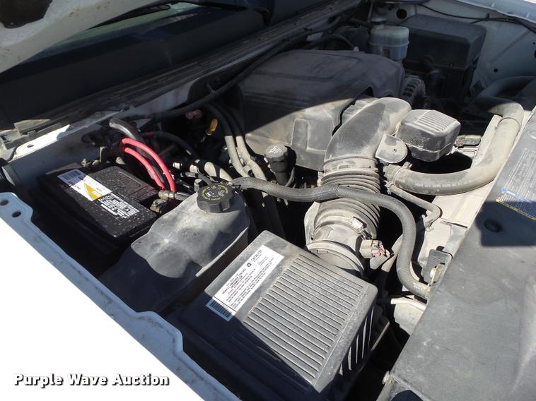 image for item L5610 2008 Chevrolet Silverado 1500 Crew Cab pickup truck