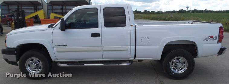 image for item L5611 2007 Chevrolet Silverado Classic 2500HD Ext. Cab pickup truck