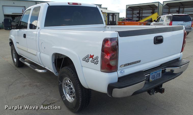 image for item L5611 2007 Chevrolet Silverado Classic 2500HD Ext. Cab pickup truck