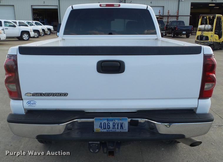 image for item L5611 2007 Chevrolet Silverado Classic 2500HD Ext. Cab pickup truck