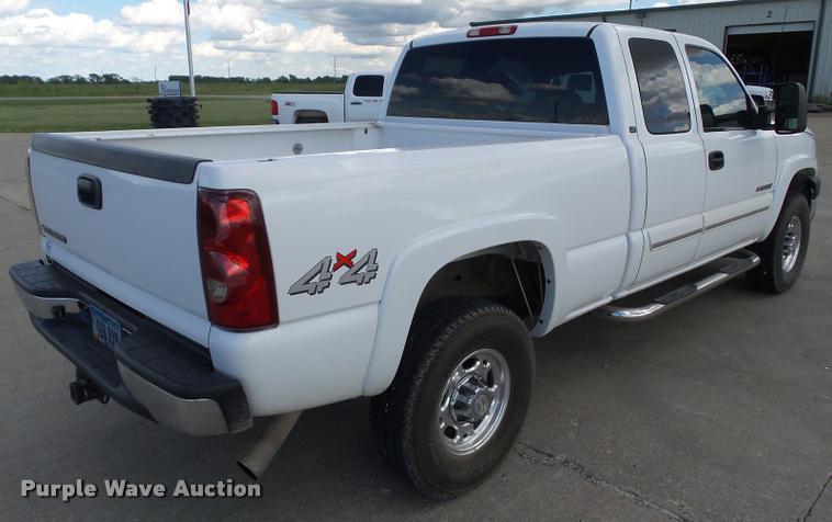 image for item L5611 2007 Chevrolet Silverado Classic 2500HD Ext. Cab pickup truck