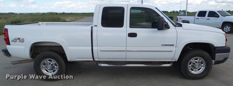 image for item L5611 2007 Chevrolet Silverado Classic 2500HD Ext. Cab pickup truck