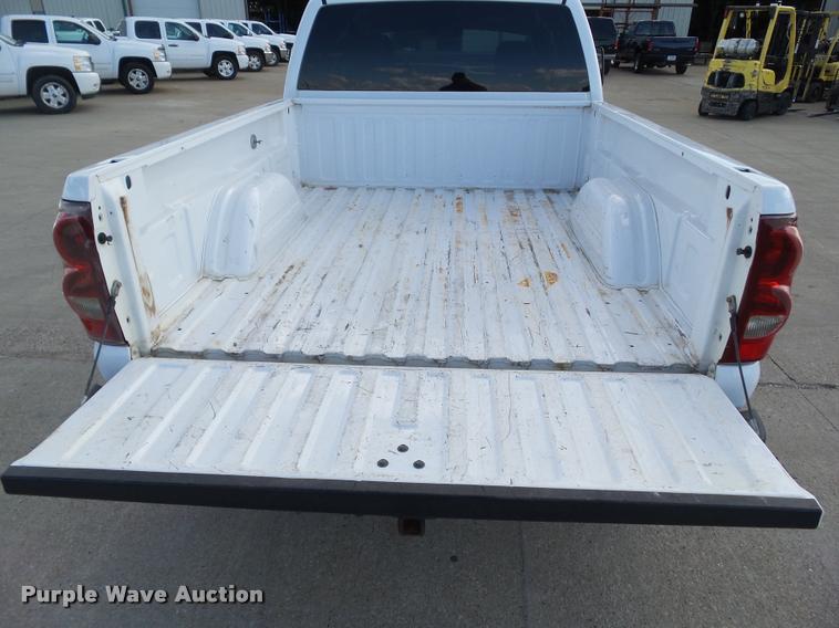 image for item L5611 2007 Chevrolet Silverado Classic 2500HD Ext. Cab pickup truck