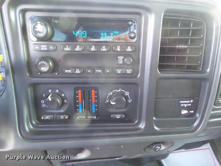 image for item L5611 2007 Chevrolet Silverado Classic 2500HD Ext. Cab pickup truck