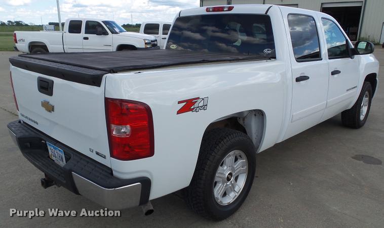 image for item L5612 2008 Chevrolet Silverado 1500 Crew Cab pickup truck