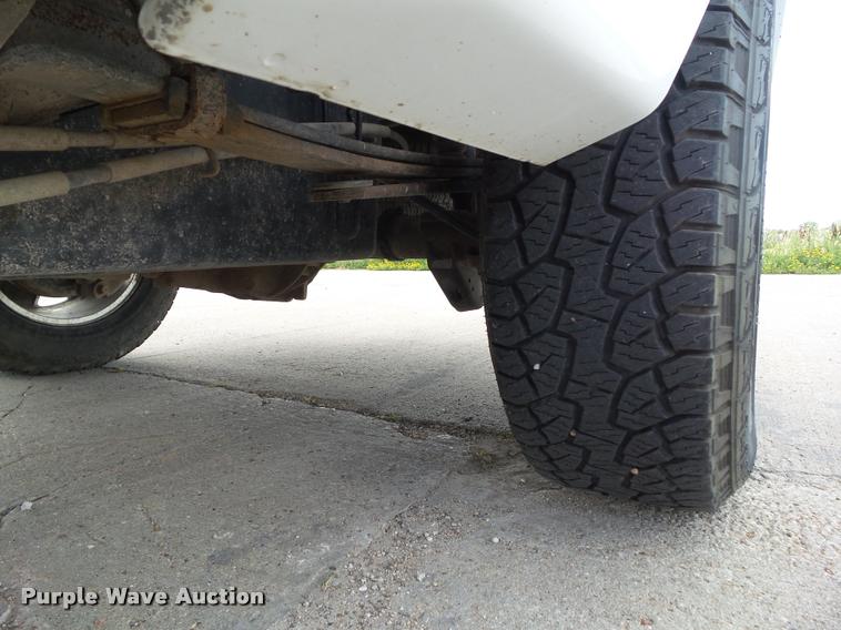 image for item L5612 2008 Chevrolet Silverado 1500 Crew Cab pickup truck