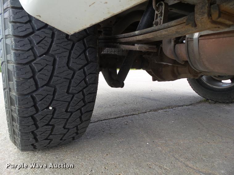 image for item L5612 2008 Chevrolet Silverado 1500 Crew Cab pickup truck