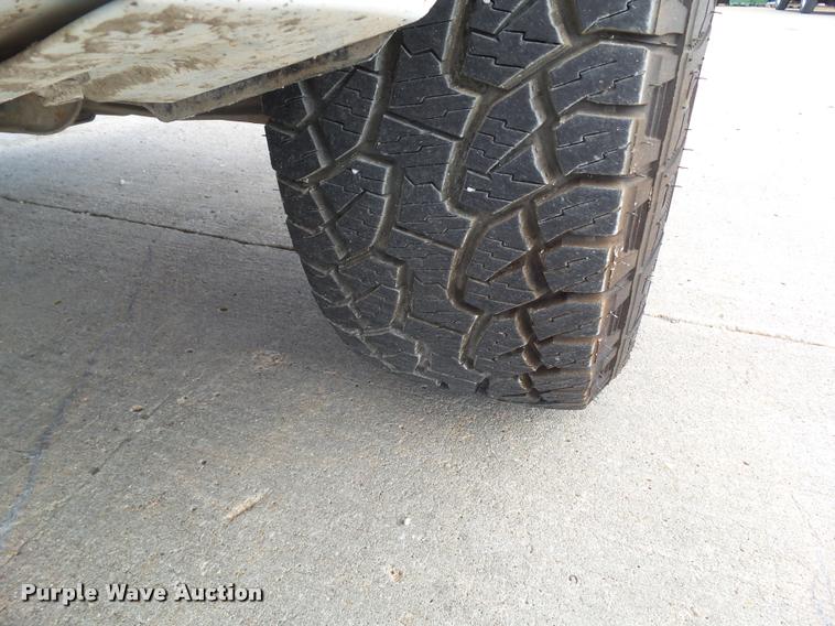 image for item L5612 2008 Chevrolet Silverado 1500 Crew Cab pickup truck