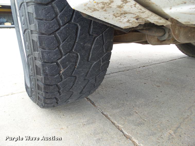 image for item L5612 2008 Chevrolet Silverado 1500 Crew Cab pickup truck