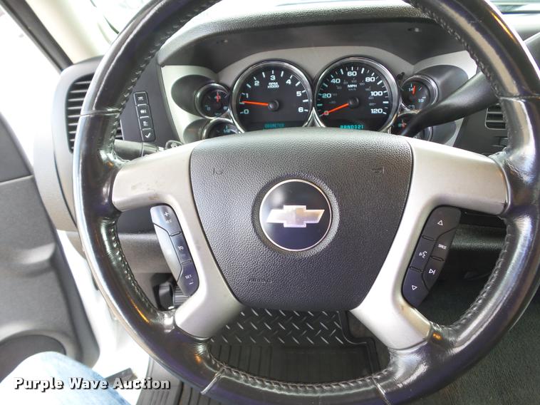 image for item L5612 2008 Chevrolet Silverado 1500 Crew Cab pickup truck
