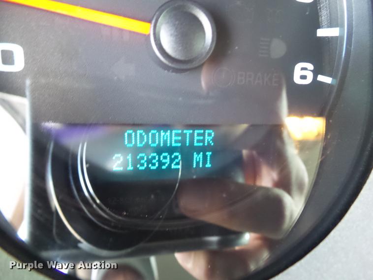 image for item L5612 2008 Chevrolet Silverado 1500 Crew Cab pickup truck