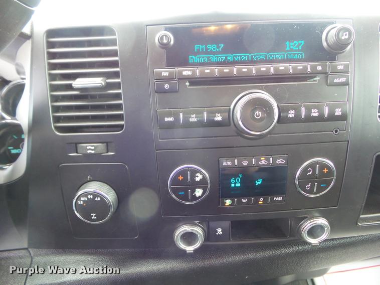 image for item L5612 2008 Chevrolet Silverado 1500 Crew Cab pickup truck