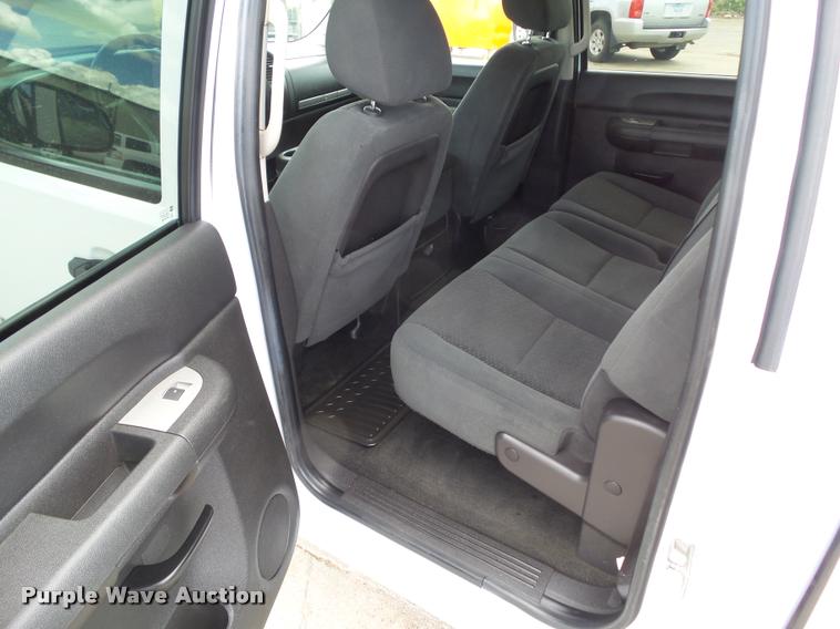 image for item L5612 2008 Chevrolet Silverado 1500 Crew Cab pickup truck