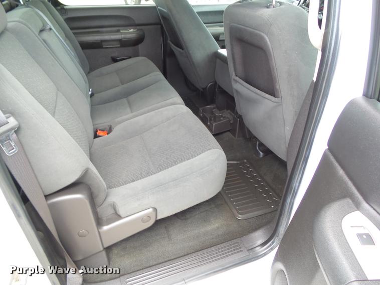 image for item L5612 2008 Chevrolet Silverado 1500 Crew Cab pickup truck