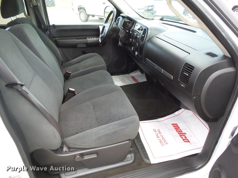 image for item L5612 2008 Chevrolet Silverado 1500 Crew Cab pickup truck