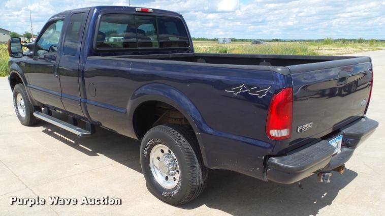 image for item L5614 2004 Ford F250 Super Duty XLT SuperCab pickup truck