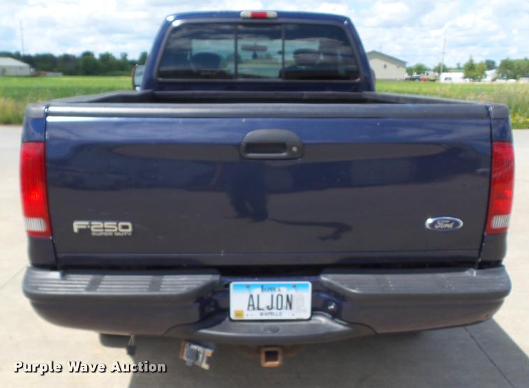 image for item L5614 2004 Ford F250 Super Duty XLT SuperCab pickup truck