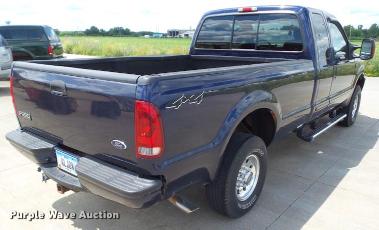 image for item L5614 2004 Ford F250 Super Duty XLT SuperCab pickup truck