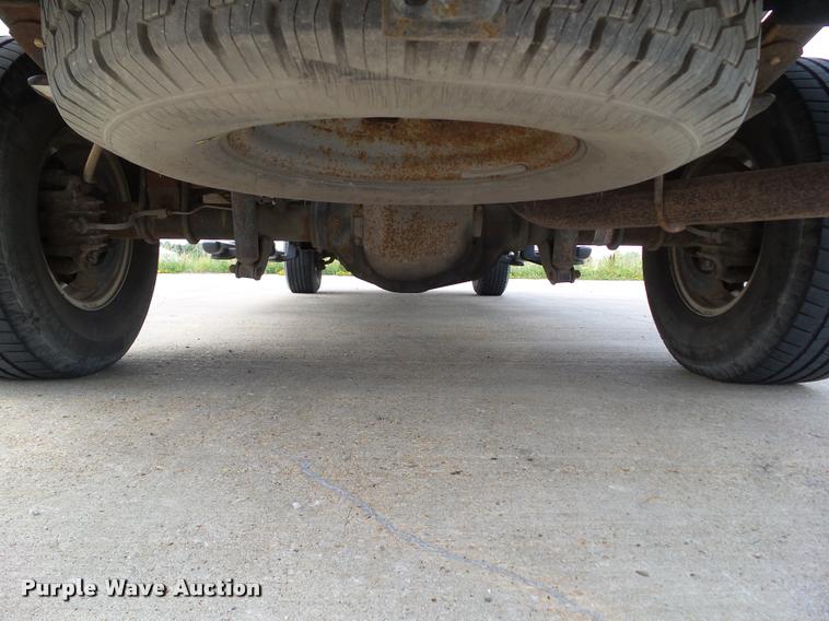 image for item L5614 2004 Ford F250 Super Duty XLT SuperCab pickup truck